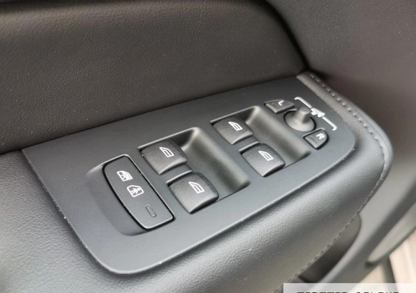 Volvo XC 60 cena 209900 przebieg: 33093, rok produkcji 2023 z Warszawa małe 529